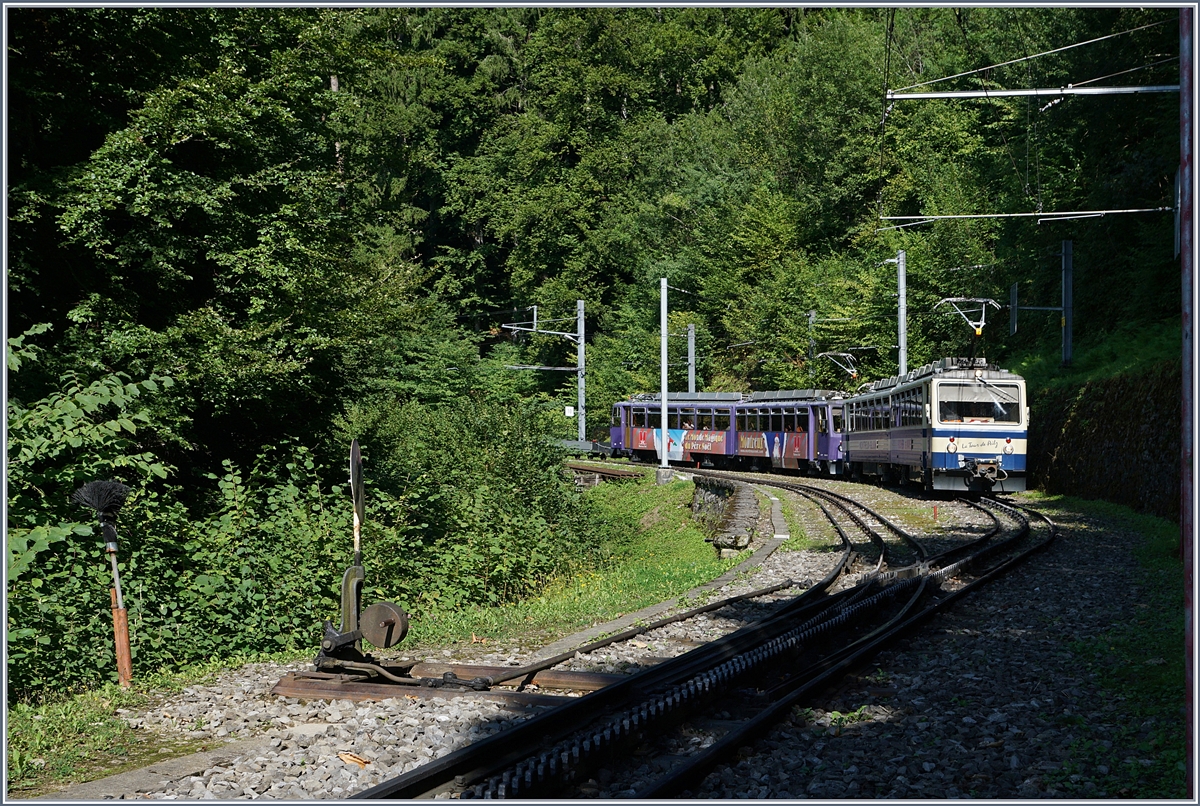 Nachdem der Belle Epoque Zug in Le Tremblex durchgefahren war, kam auch schon der planmässige Regelzug nach Montreux.
14. Aug. 2017