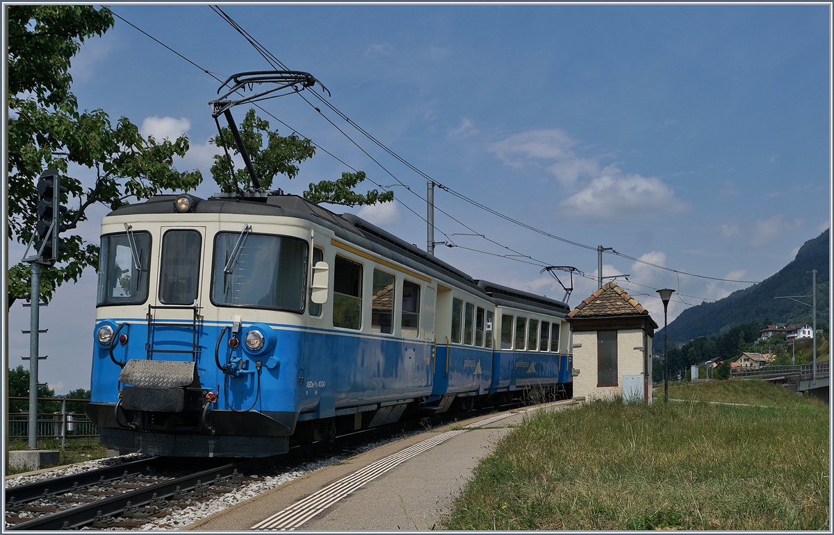 Noch sind die MOB ABDe 8/8 hin und wieder im Regionalzugverkehr Montreux-Chernex/Les Avants anzutreffen, wie hier der MOB ABDe 8/8 4004 Fribourg beim Halt in Châtelard.

8. August 2018