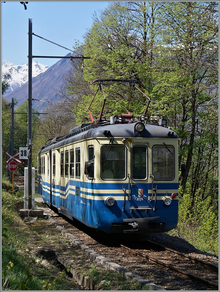 Nochmals der SSIF ABe 6/6 34  Piemonte  als Regionalzug 750. 
Bei Verigo, den 15. April 2014