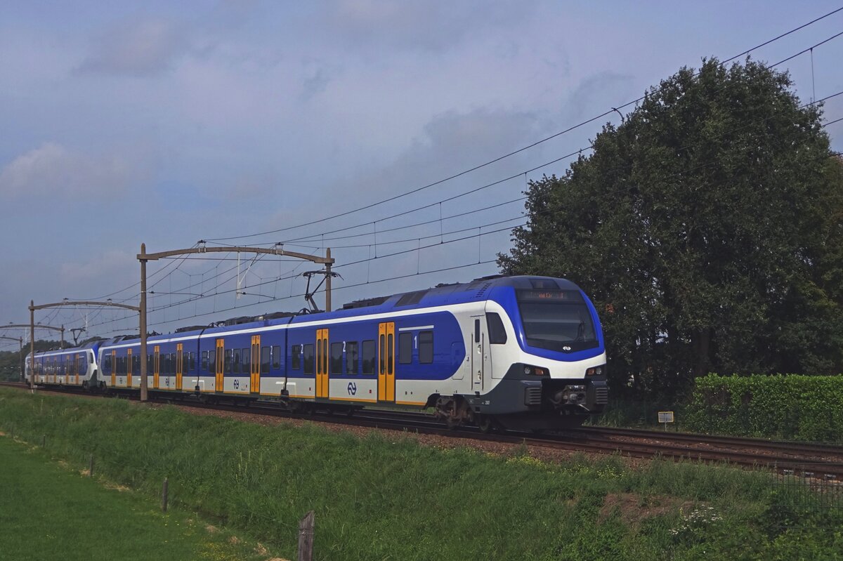 NS 2517 durchfahrt Hulten am 16 Augustus 2019. Hulten, zwischen Tilburg-Reeshof und Gilze-Rijen liegt auf die Brabant-Strecke Rotterdam--Tilburg--Eindhoven--venlo. 