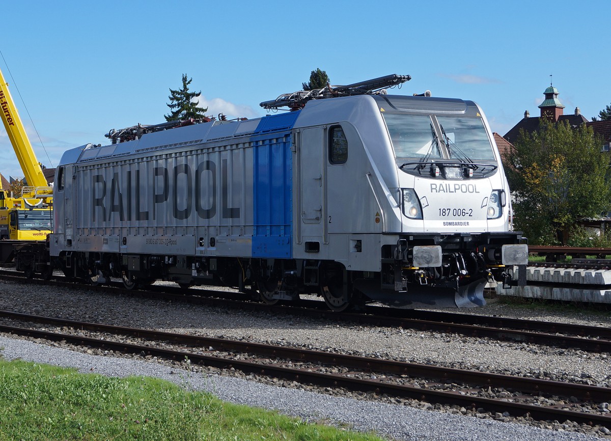 RAILPOOL: Sehr seltener Gast in Solothur ist die RAILPOOL 187 006-2 von BOMBARDIER, die am 21. Oktober 2014 vor dem Lokschuppen aufgenommen wurde.
Foto: Walter Ruetsch