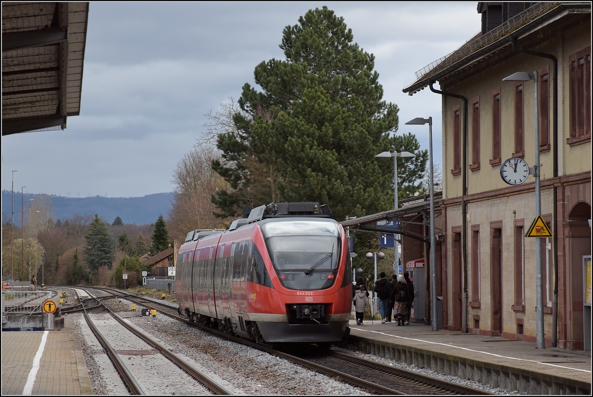 RB Basel-Waldshut mit 644 023 in Rheinfelden. März 2019.