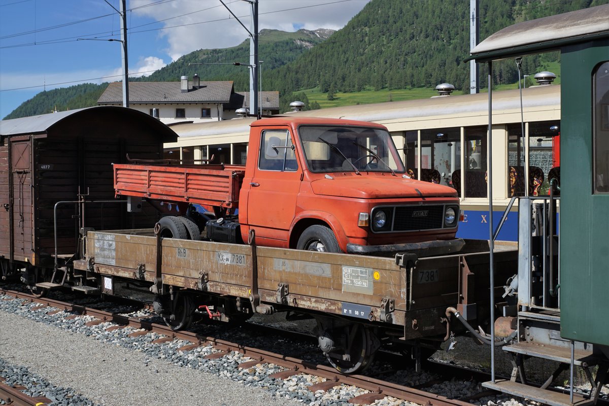 Rhätische Bahn
Bahnvestival Samedan und Pontresina vom 9./10. Juni 2018.
Autoverlad in Samedan am 9. Juni 2018.
Foto: Walter Ruetsch
