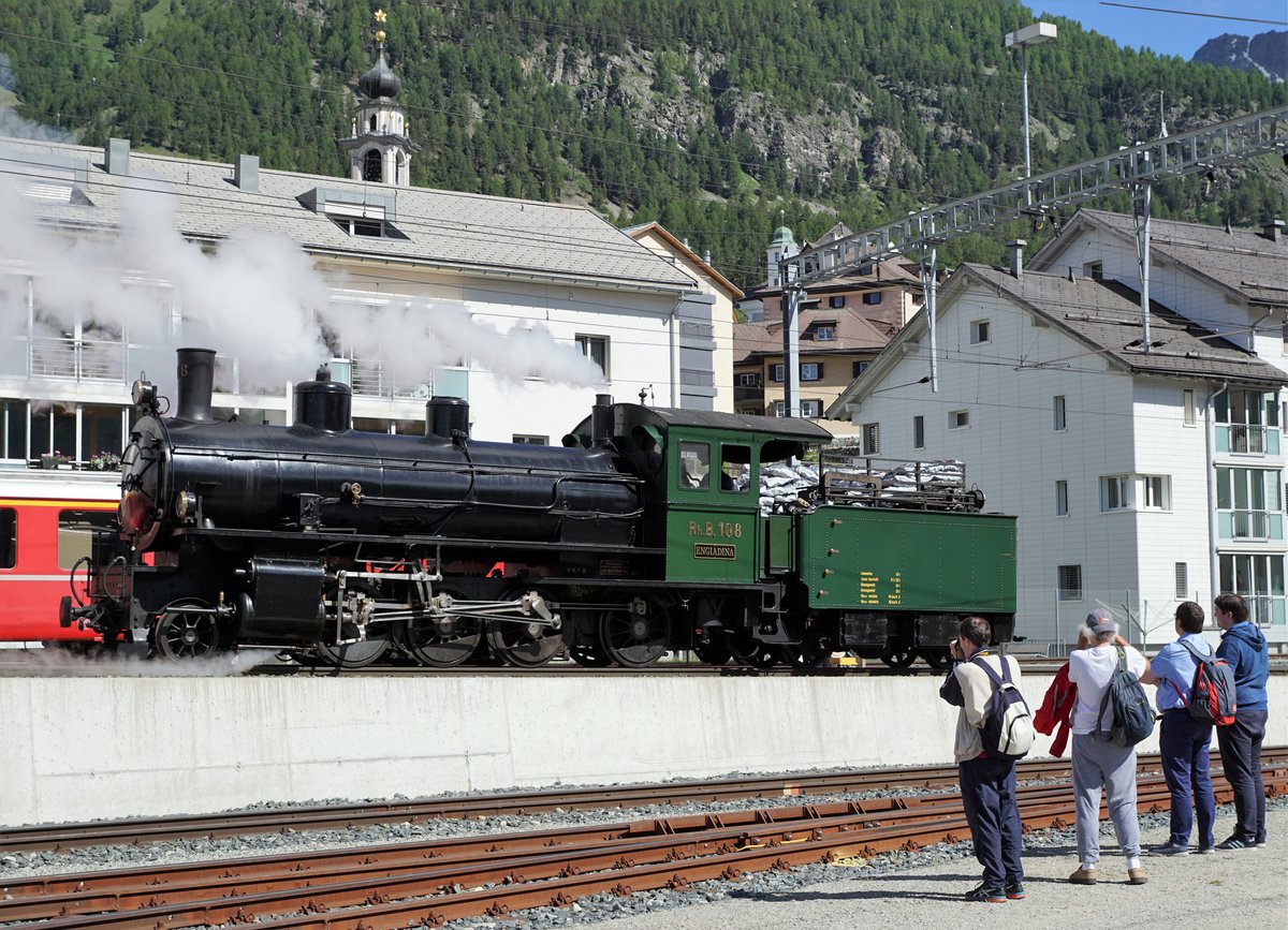Rhätische Bahn
Bahnvestival Samedan und Pontresina vom 9./10. Juni 2018.
G 4/5 auf Rangierfahrt zur grossen Freude der ersten Bahnfotografen in Samedan am 9. Juni 2018.
Foto: Walter Ruetsch