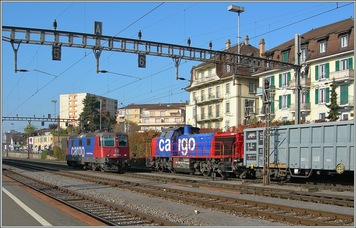 SBB Cargo Re 420 160-4 und Am 843 in Renens VD.
9. Nov. 2011 