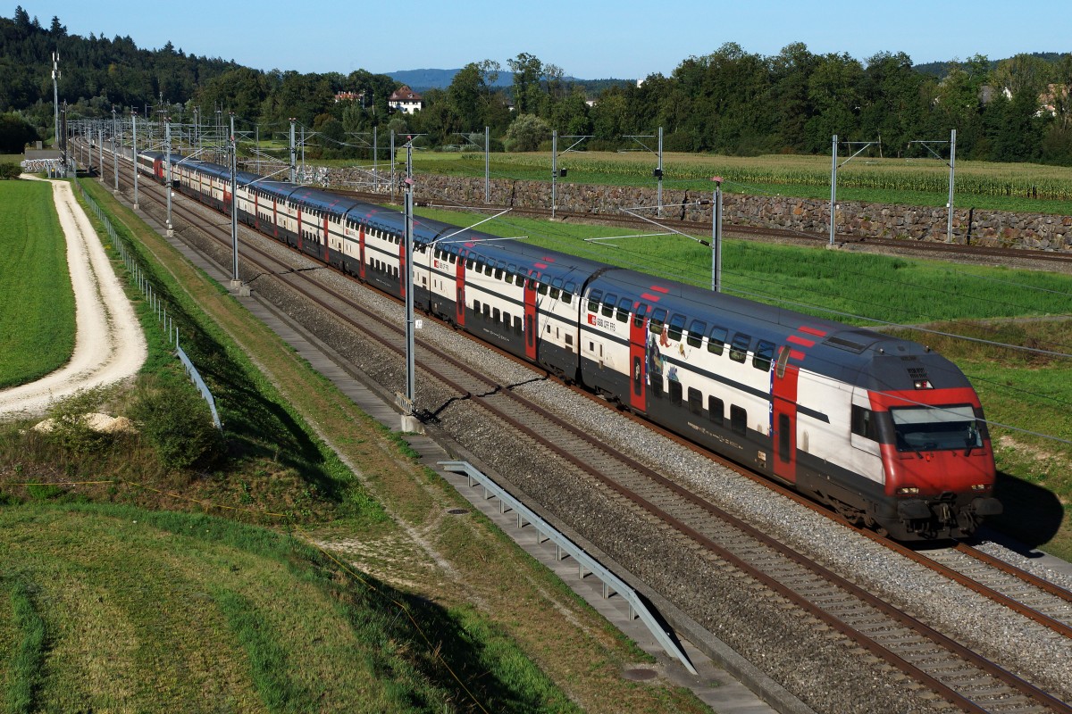 SBB: Doppelstockpendel auf der Neubaustrecke  BAHN 2000  Mattstetten-Rothrist bei Roggwil am 26. August 2015.
Foto: Walter Ruetsch
