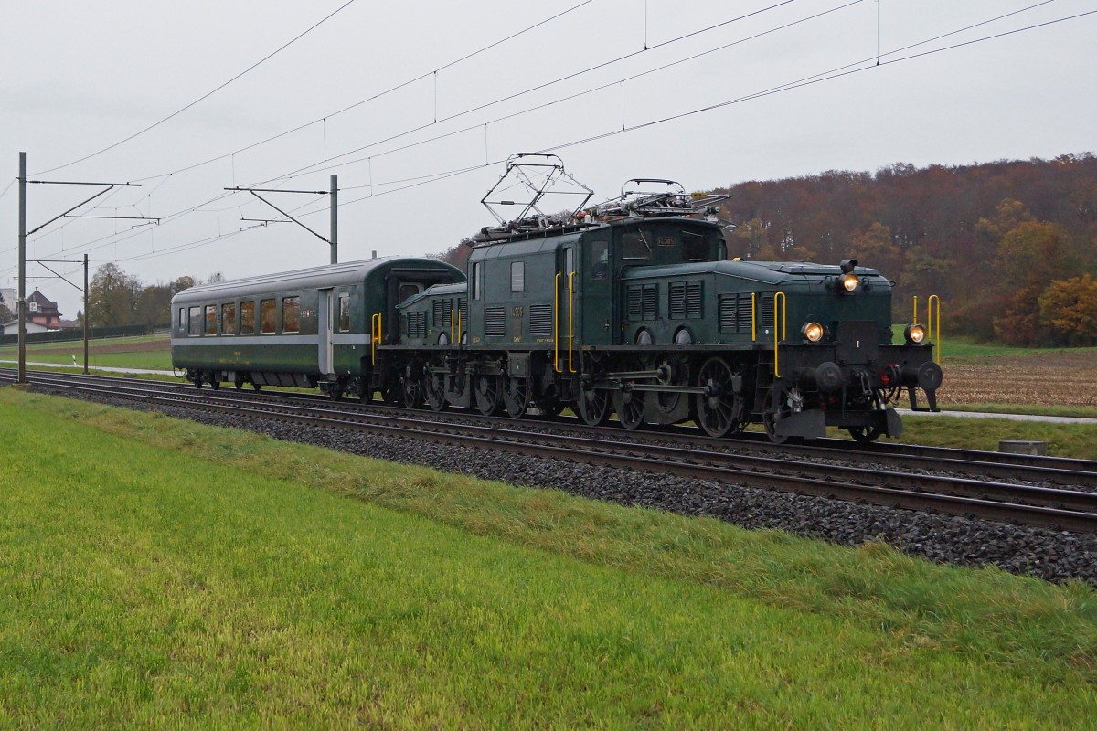 SBB HISTORIC: Extrazug mit der Ce6/8 lll 14305 und dem AS 2802 bei Herzogenbuchsee am 15. November 2014.
Foto: Walter Ruetsch