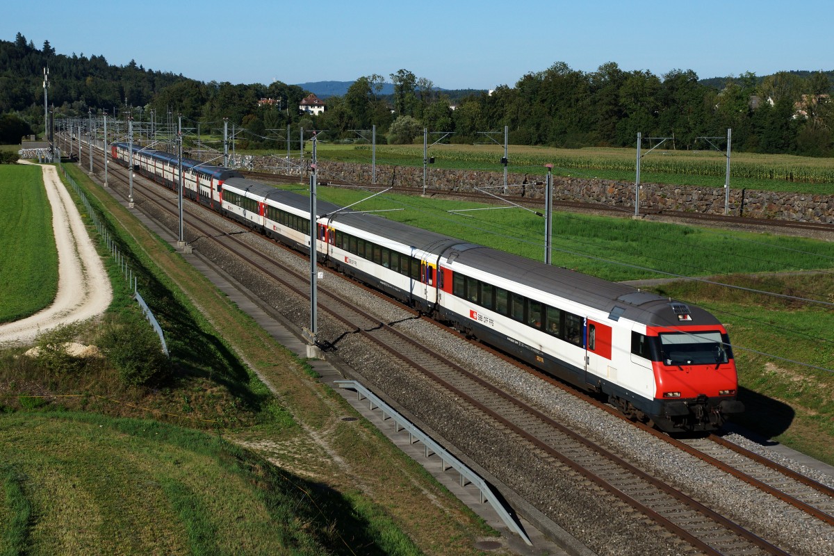 SBB: Mit EW IV Wagen verst�rkter Doppelstockpendel auf der Neubaustrecke  BAHN 2000  Mattstetten-Rothrist bei Roggwil am 26. August 2015.
Foto: Walter Ruetsch 