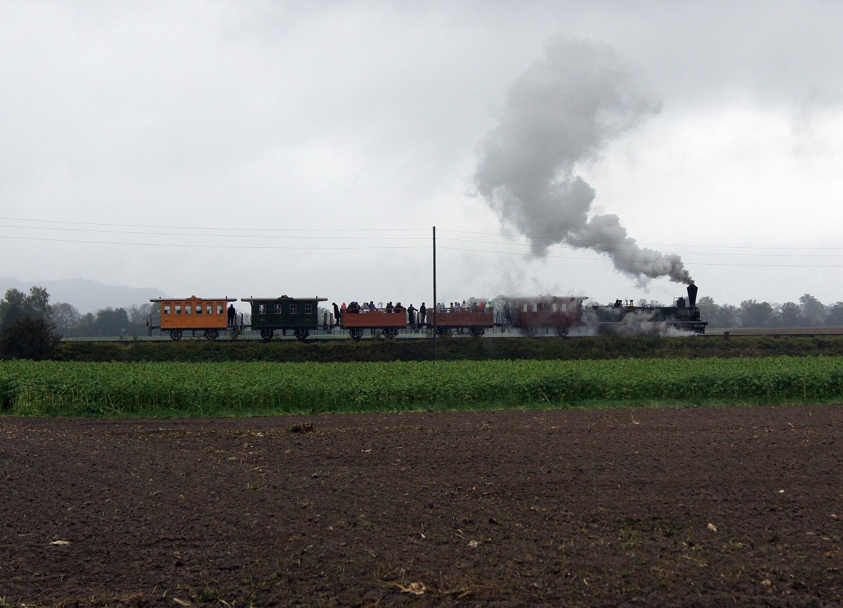 SBB/SCB: Ec 2/5 28  Genf  (1858) anl�sslich einer Sonderfahrt bei  Schlechtwetterstimmung  auf dem bereits seit mehreren Jahren f�r den Personenverkehr stillgelegten SBB-Streckenabschnitt Solothurn-B�ren an der Aare. Die Aufnahme ist am 16. Oktober 2010 entstanden.
Foto: Walter Ruetsch