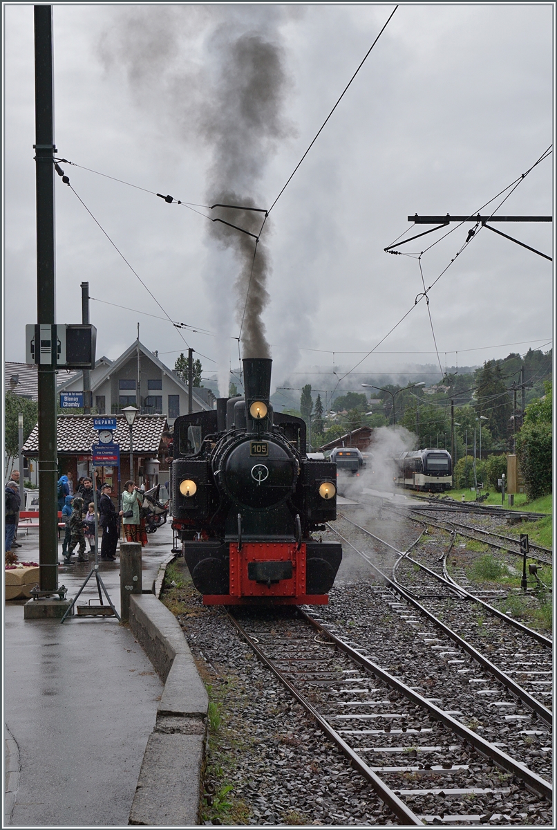 Schlechtwetterfotografie hat auch seinen Reiz, wie diese Bilder der SEG G 2x 2/2 der Blonay Chamby Bahn beim Man�ver in Blonay zeigen.

22. Juni 2024