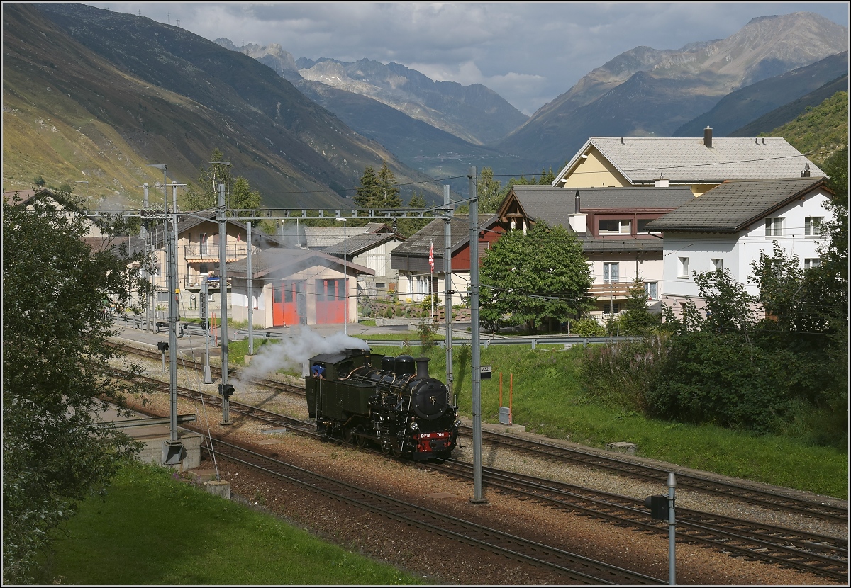 Schon lange wurde an ihr gearbeitet, ab nächstem Jahr bei der DFB dabei, die Vietnamesin HG 4/4 704. Nach wirklich unzähligen Arbeitsstunden war sie kurz vor der Abnahme zu letzten Bremsproben unterwegs. In Realp durfte sie so richtig die Sau rauslassen, Vollgas-Bremsen-zurück-und wieder. September 2018.