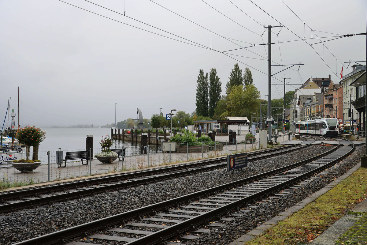 Seelinie Rorschach - Arbon - Romanshorn - Kreuzlingen (dann Fortsetzung Stein am Rhein - Schaffhausen): Rorschach Hafen, mit Thurbo GTW 2/8 784. 4.Oktober 2021 