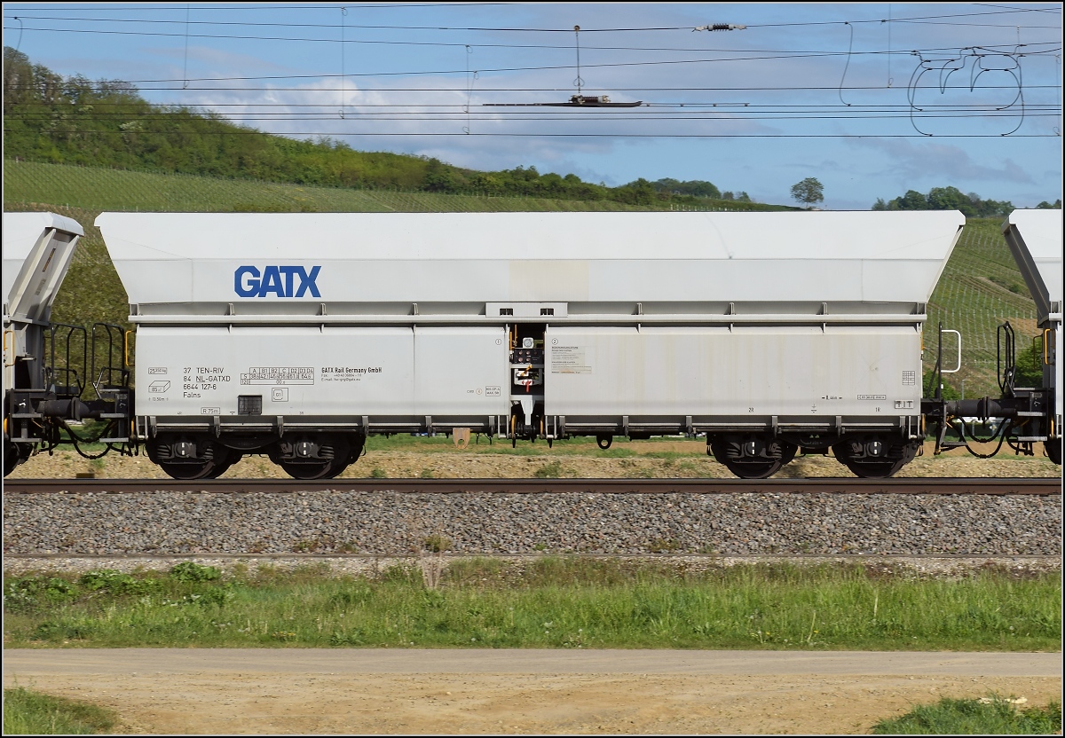 Selbstentladewagen Falns der GATX für offenes Schüttgut. Schliegen, April 2018.