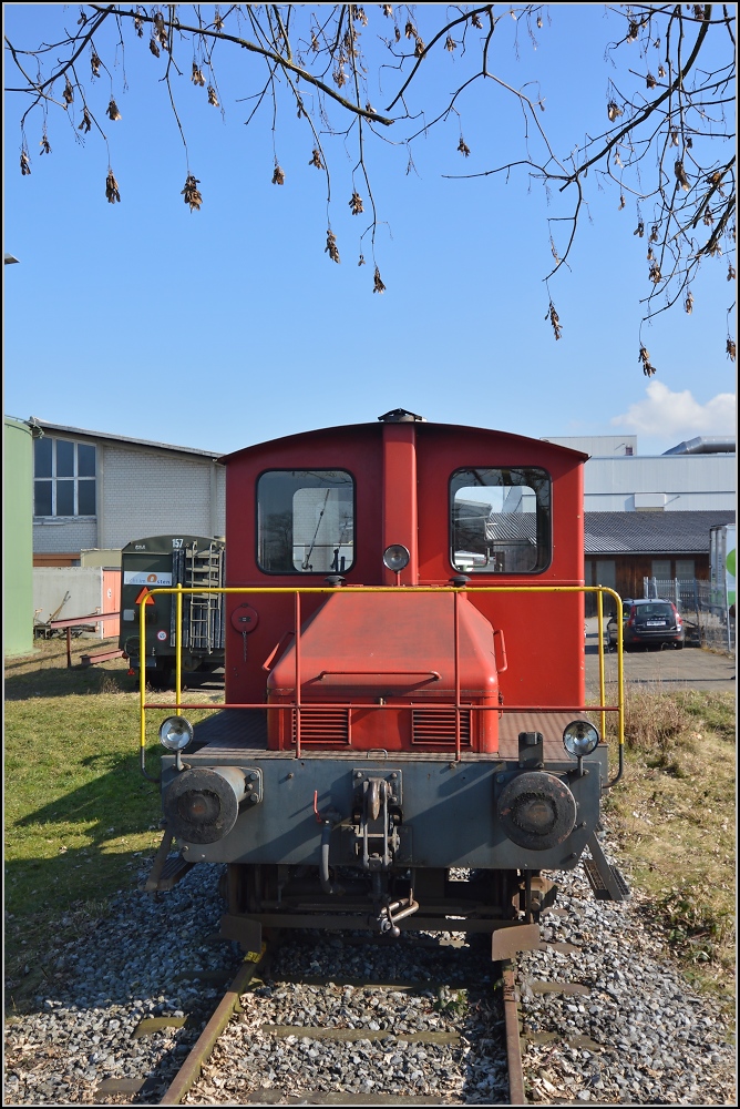 Spitzmaus auf Reisen. 

Schienentraktor Tm<sup>I</sup> Nr. 477 auf verlässt sein vorübergehendes Zuhause in Frauenfeld, um in Sargans ein neues Einsatzfeld zu finden. Um den Erhalt kümmert sich IG Schiene Schweiz. Februar 2014.
