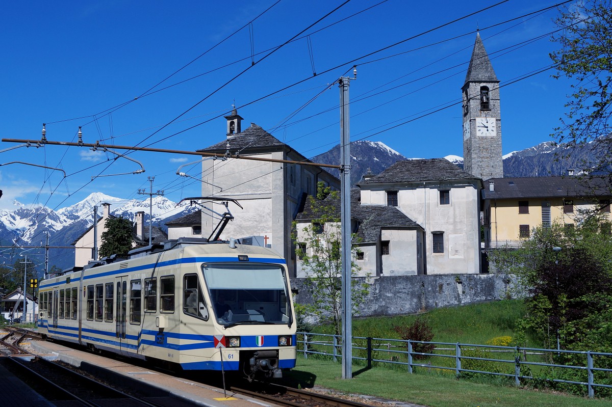 SSIF/FART: ABe 4/6 61 als Zusatzzug für den  D 47 P bei der Einfahrt in den Bahnhof Trontano am 2. Mai 2015. 
Foto: Walter Ruetsch