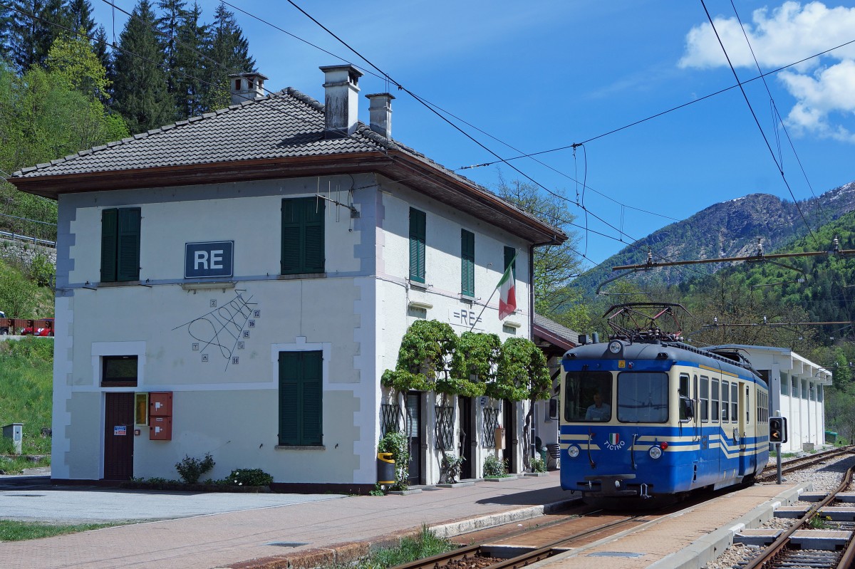 SSIF/FART: ABe 8/8 22  TICINO  (1959), ehemals FART, auf Rangierfahrt in RE am 2. Mai 2015.
Foto: Walter Ruetsch