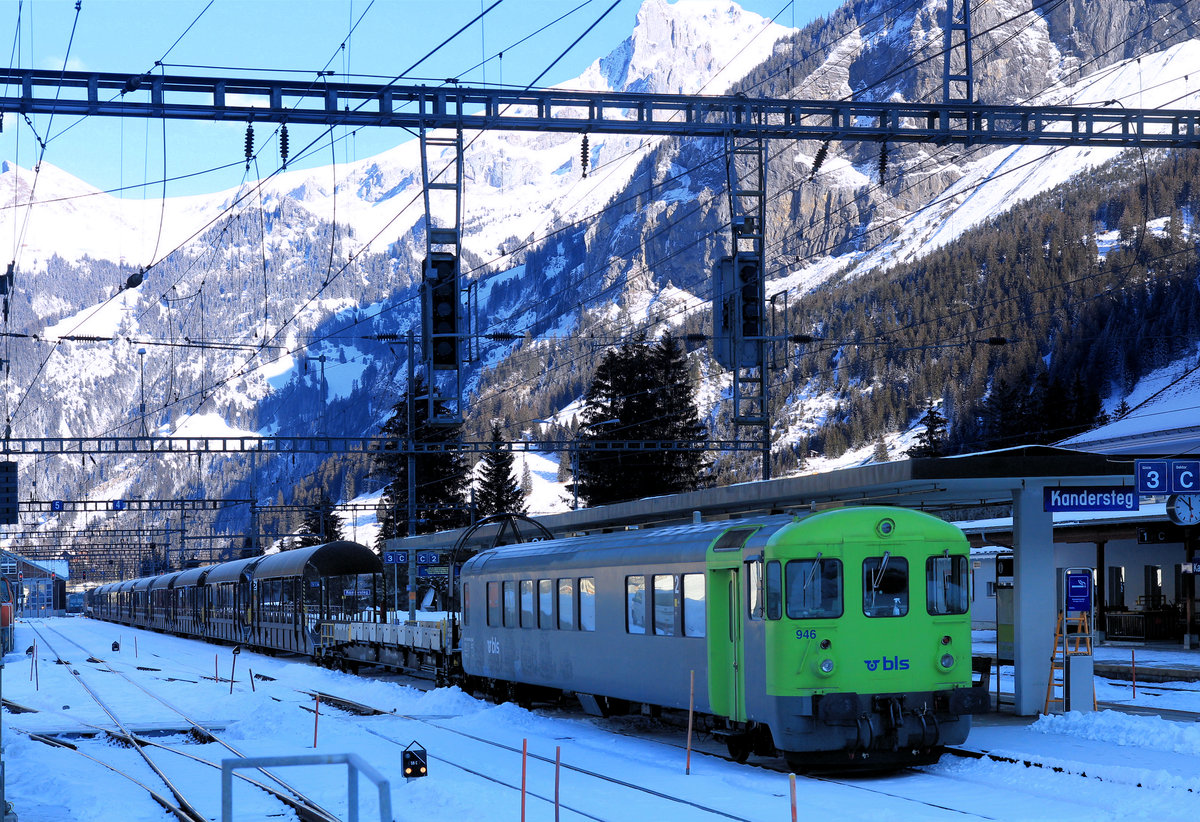 Steuerwagen der Autozüge durch den Lötschberg-Scheiteltunnel: BDt 50 85 80-35 946 in Kandersteg. 7.Januar 2021