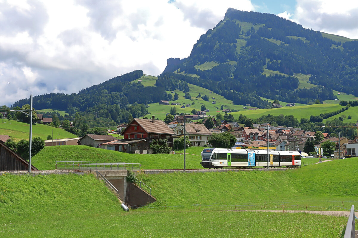 St.Galler S-Bahn Linie S2 (Altstätten SG - St.Gallen - Nesslau Neu St.Johann): Thurbo GTW 2/8 804 bei der Einfahrt in Nesslau Neu St.Johann, 9.Juli 2021 
