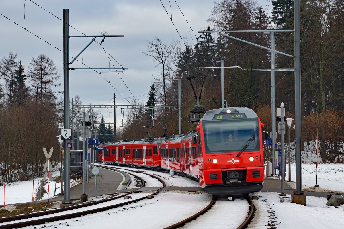 SZU: Ab Zürich HB verkehren die Züge der SZU als S 4 nach Langnau Gattikon und Sihlwald sowie als S 10 auf den Uetliberg. Doppeltraktion der S 10 mit Doppeltraktion Be510 bei Ringlikon am 23. Januar 2016. Die neuen Zweispannungs-Triebzüge können auf beiden Linien eingesetzt werden.
Foto: Walter Ruetsch  