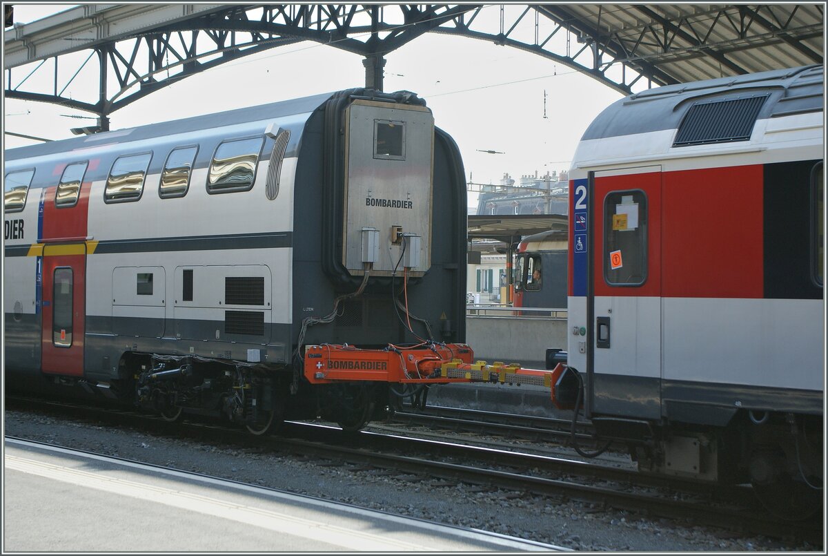 Test zum Wankeln: eigentlich für die Katz, denn erst als Jahre später alle Twindexx Züge gebaut waren kamen gescheite Köpfe zur Einsicht, dass das Wankeln doch nicht so toll ist...
... und die weniger gescheiten  Köpfe fragen sich, wieviel Geld man gesparte hätte, wenn man gleich einen  normalen  Zug bestellt hätte.  

Lausanne, den 10. März 2011