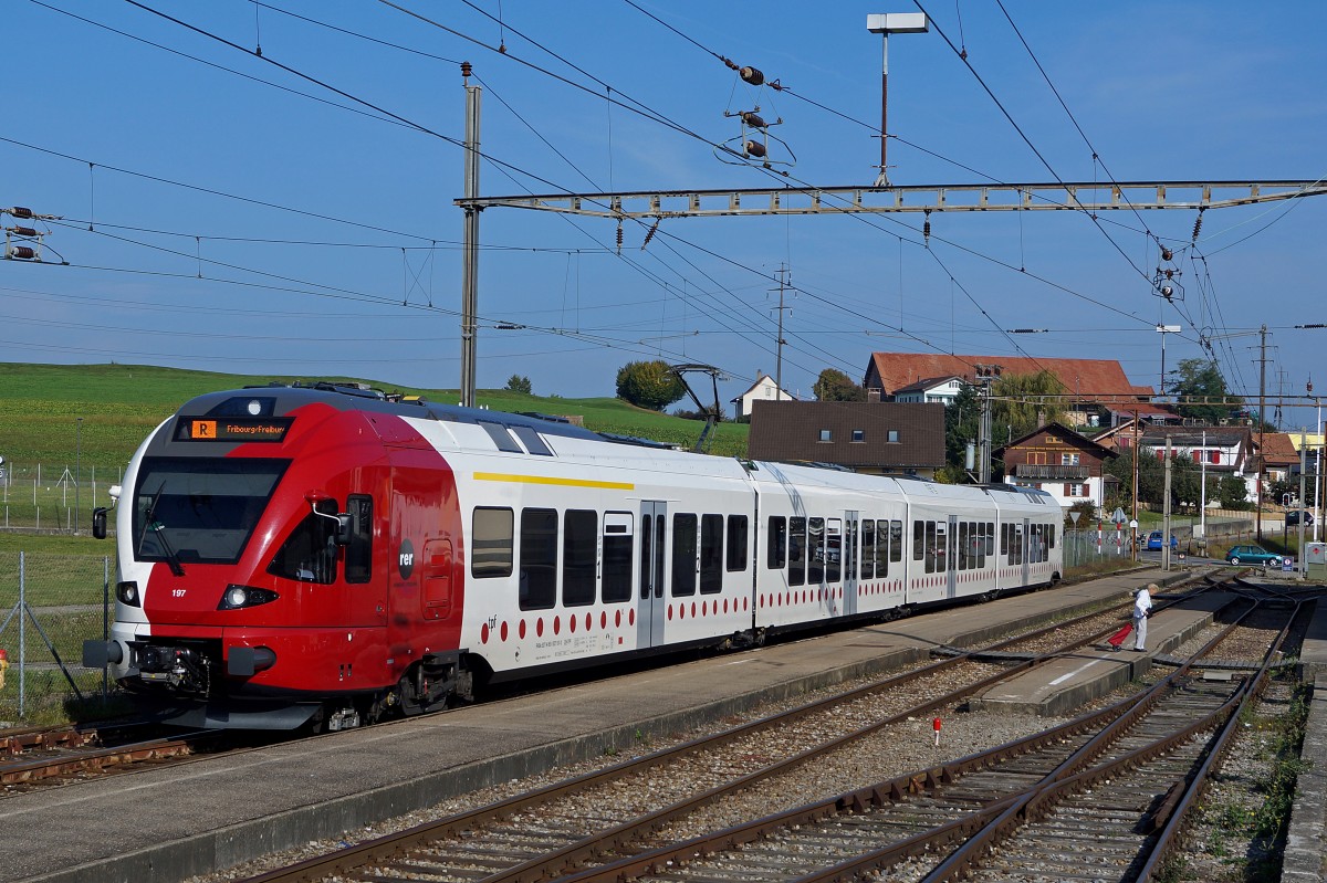 TPF: RABe 527 197 FLIRT in Courtepin am 29. September 2014.
Foto: Walter Ruetsch 