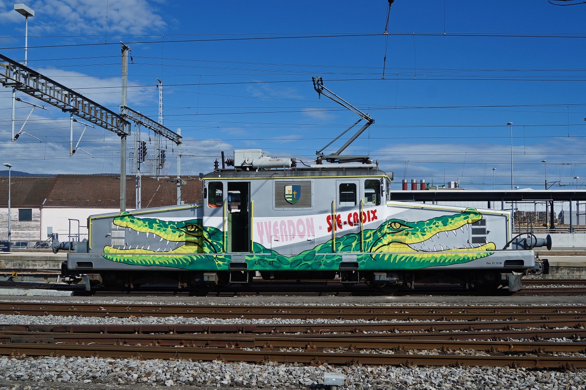TRAVYS/YStC: Ein KROKODIL (Ge 4/4 21) w�hrend der Pause an der Mittagssonne in Yverdon les Bains am 9. Oktober 2014.
Foto: Walter Ruetsch 