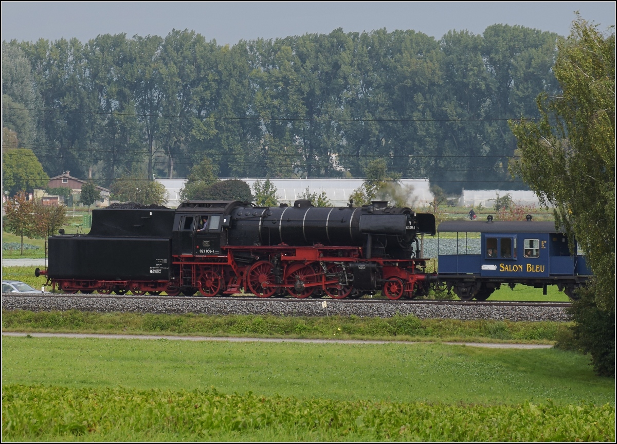 Uferdampffahrten mit Aushilfskraft 23 058.

Hier ein genauer Blick auf die 23 von Eurovapor. Tägerwilen, September 2021.