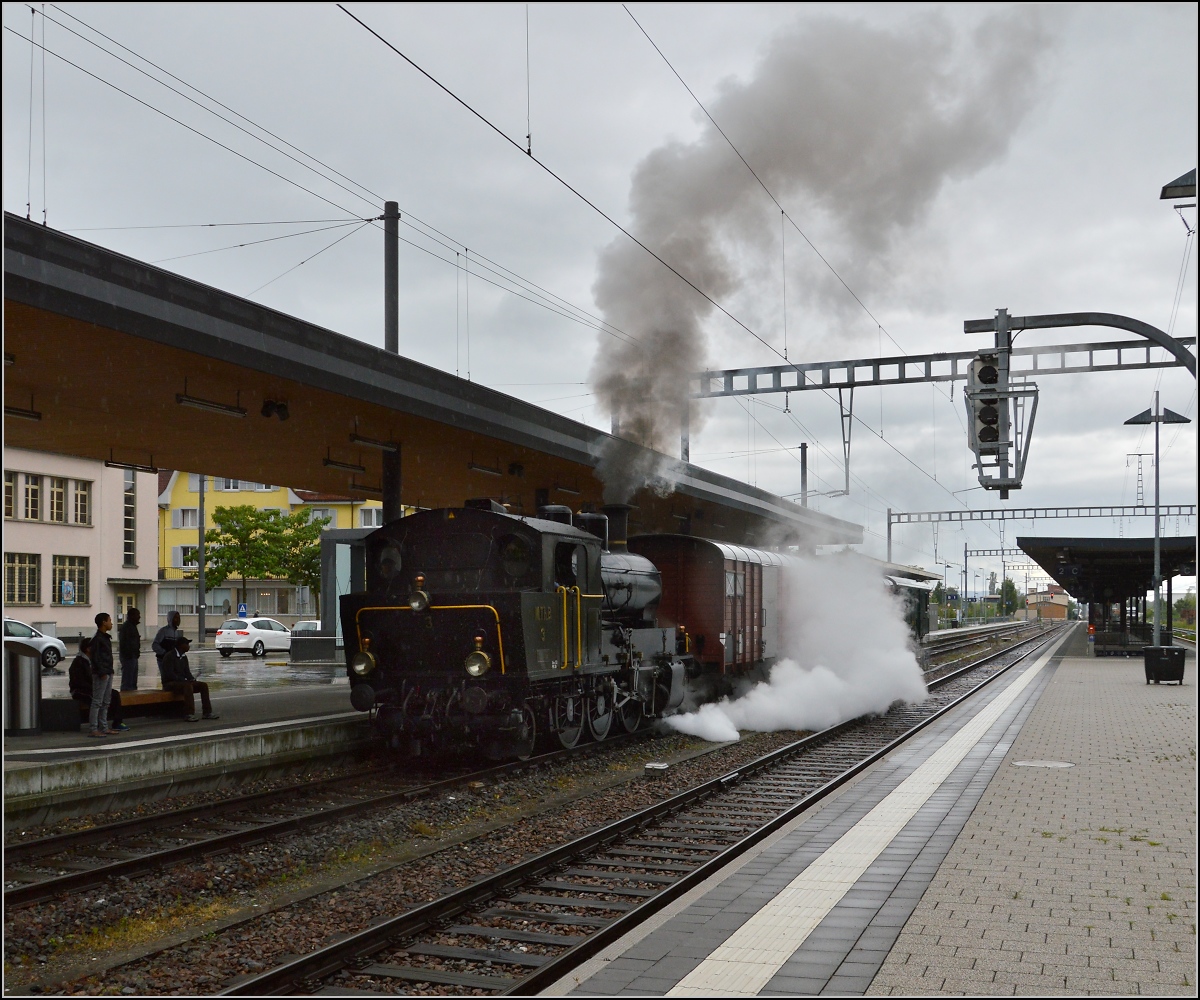 Uferdampffahrten mit der MThB 3. 

Ec 3/5 der historischen Mittelthurgaubahn f�hrt in Kreuzlingen mit dem Mostindienexpress ab. Juni 2014.