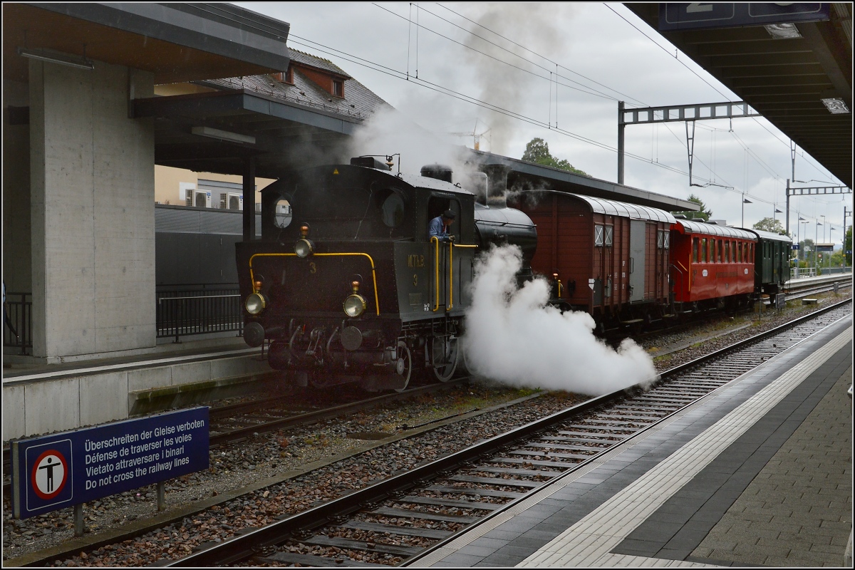 Uferdampffahrten mit der MThB 3. 

Ec 3/5 der historischen Mittelthurgaubahn f�hrt in Kreuzlingen mit dem Mostindienexpress ab. Juni 2014.