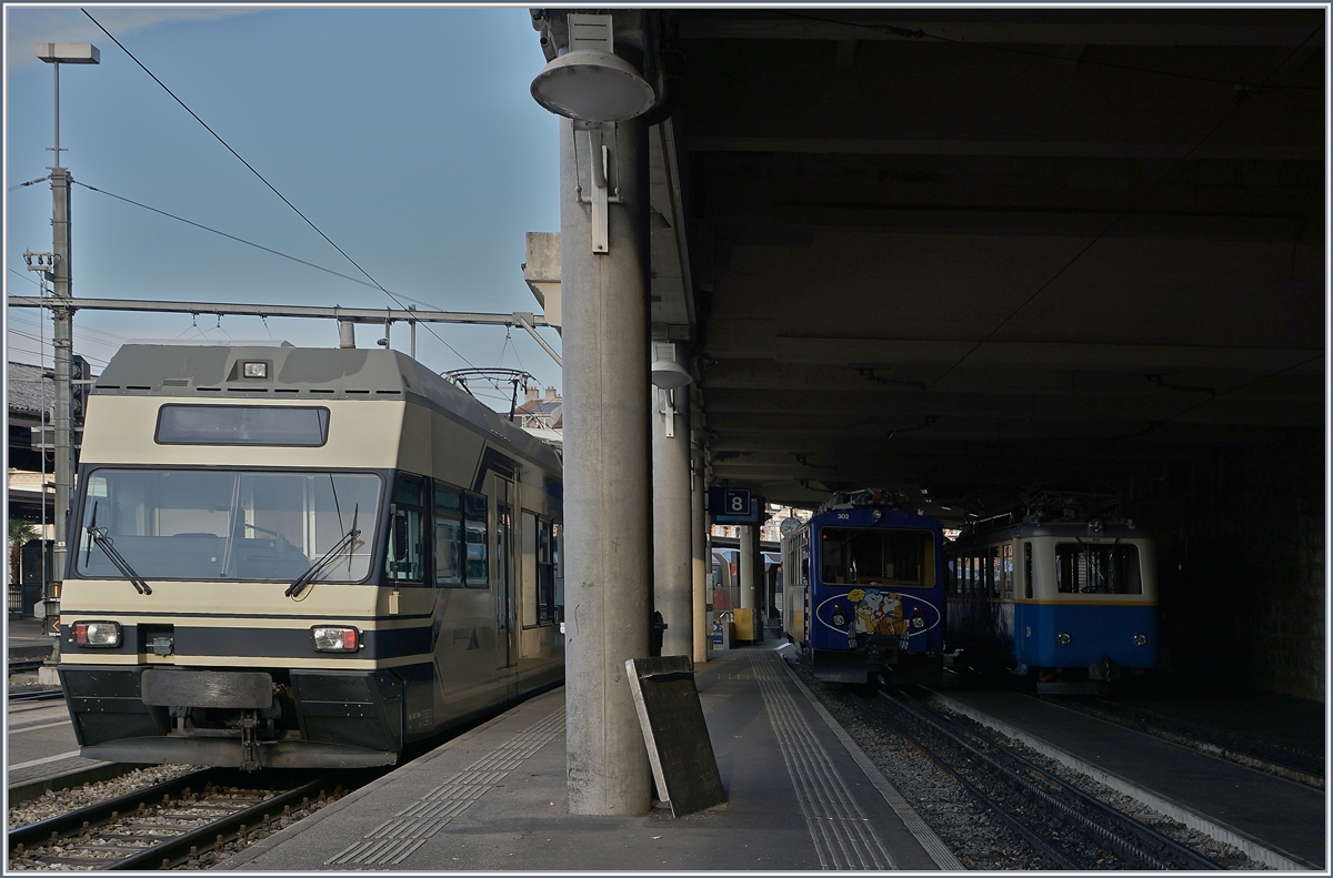Unter dem Kürzel  MVR  fasst die MOB verschieden, nicht zusammenhängende Stand- und Schmalspurbahnen an der Riviera zusammen; immerhin kann es vorkommen, das dein MVR GTW Be 2/4 in Montreux den ebenfalls zur MVR gehörenden Triebfahrzeugen der Rochers des Naye Bahn begegnet.
Wiederum interessant ist, dass der Lokalverkehr Montreux - Fontanivent/Sonzier/Les Avants als MVR Leistung gilt, aber auf dem Netz der MOB stattfindet.
Montreux, den 27. Nov. 2016
