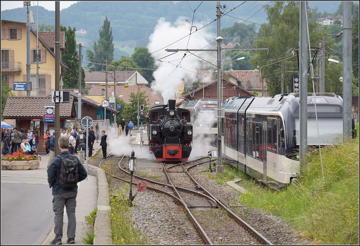 Viel Betrieb in Blonay mit SWEG 105 alias G 2x2/2 105. Juni 2017.