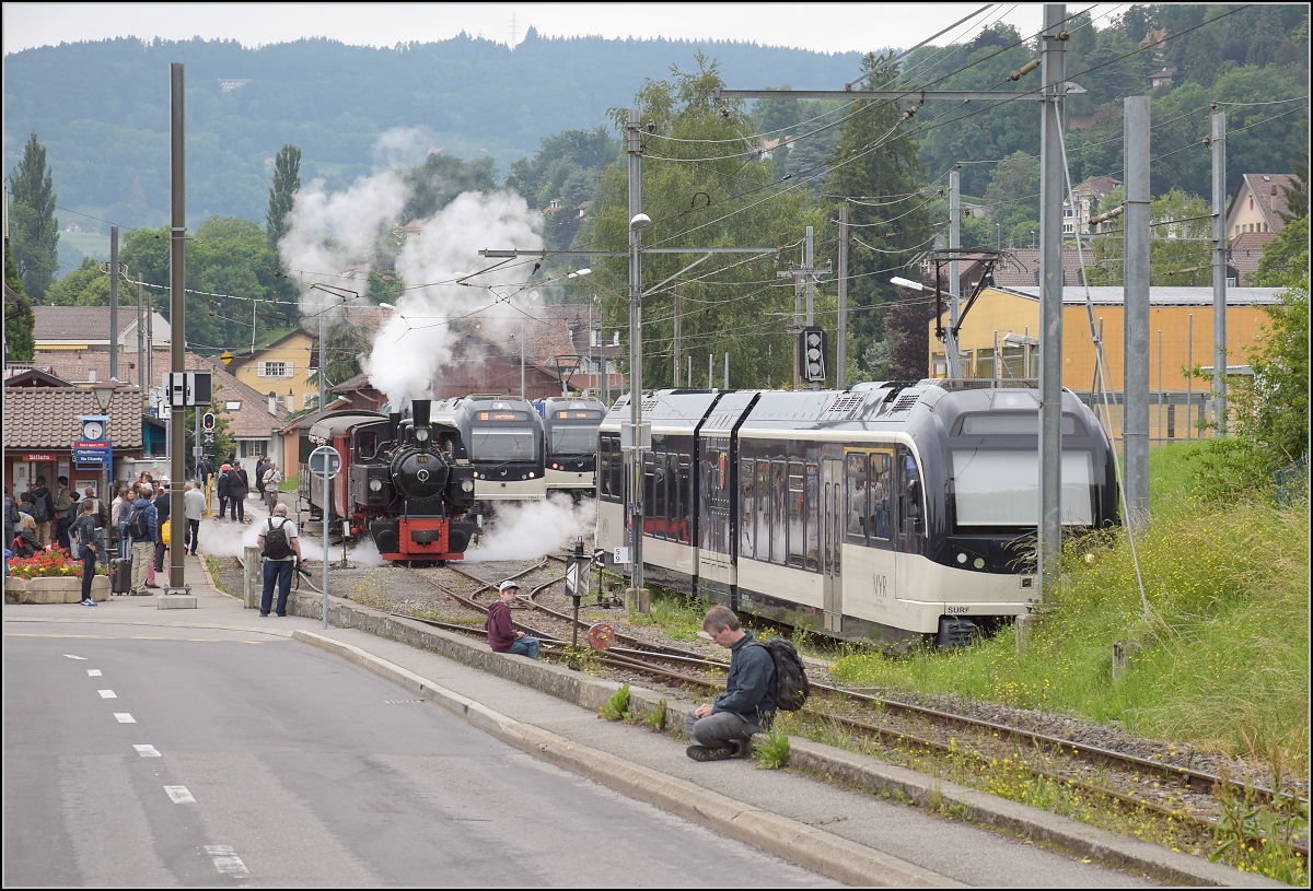 Viel Betrieb in Blonay mit SWEG 105 alias G 2x2/2 105. Juni 2017.