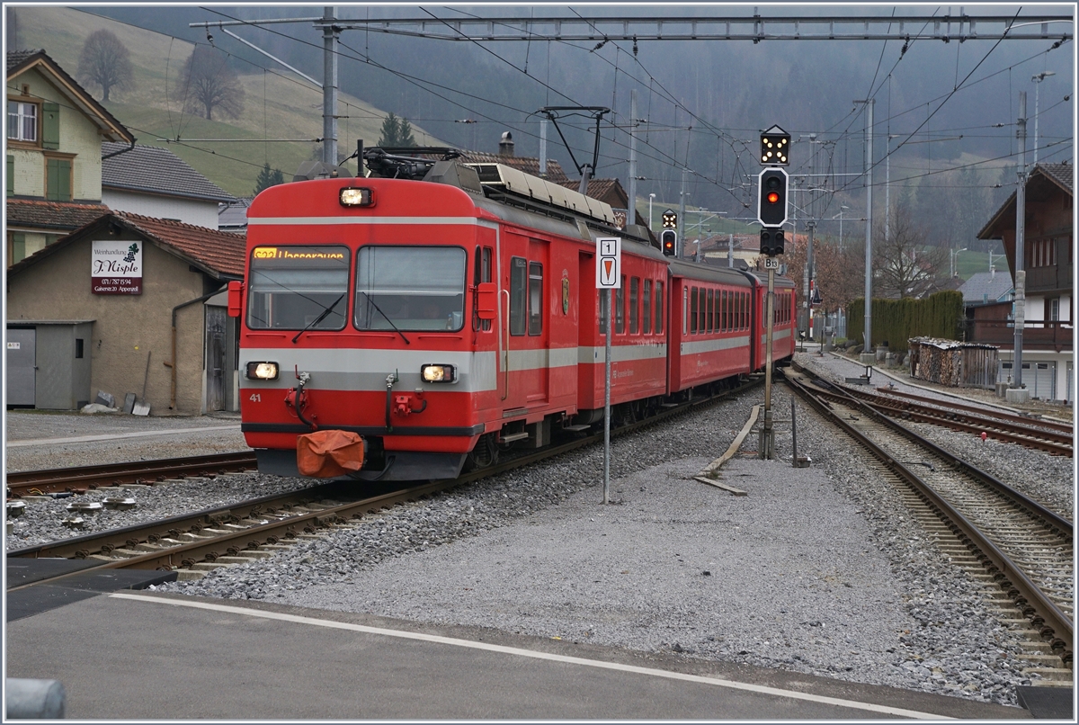 Von Gossau kommend erreicht der AB BDe 4/4 41 mit seinem Pendelzug Appenzell.
17. März 2018