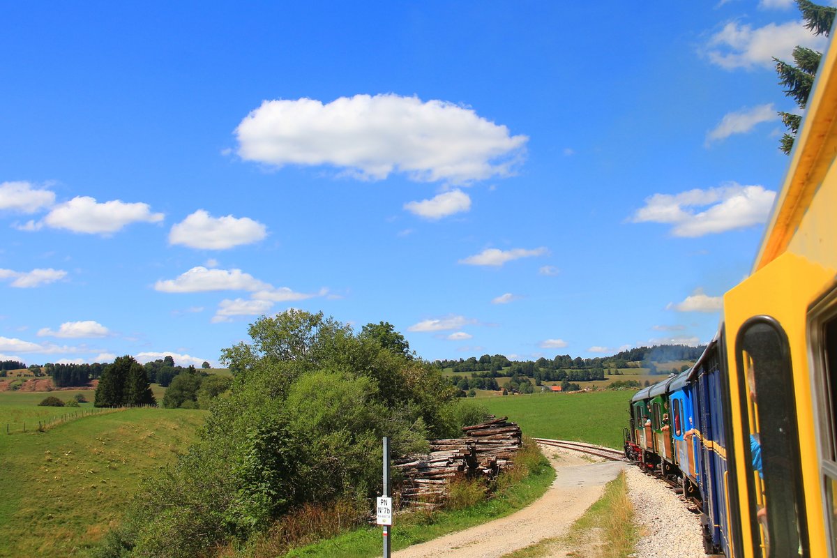 Von Les H�pitaux-Neufs aus steigt die Bahn Richtung Nordosten auf die Passh�he hinauf, 11.August 2018