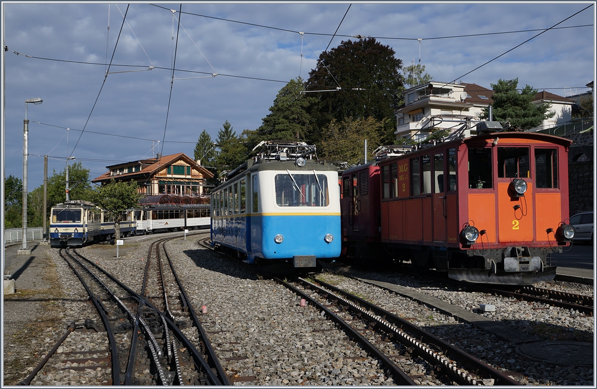 Von rechts nach links zeigen sich HGe 2/2 N° 2, Bhe 2/4 207 und die Bhe 4/8 301 und 305 in Glion.
16. Sept. 2017