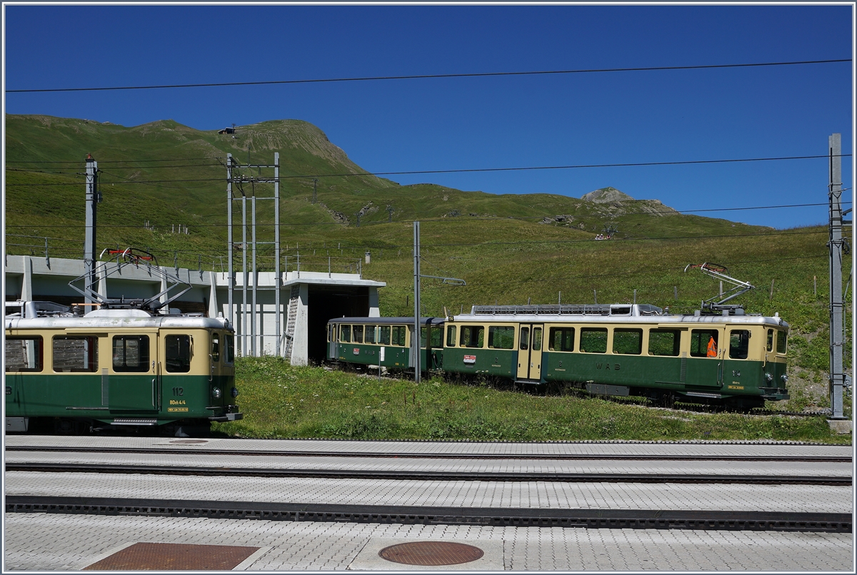 WAB BDeh 4/4 112 und 114 auf der Kleinen Scheidegg. 

8. August 2016