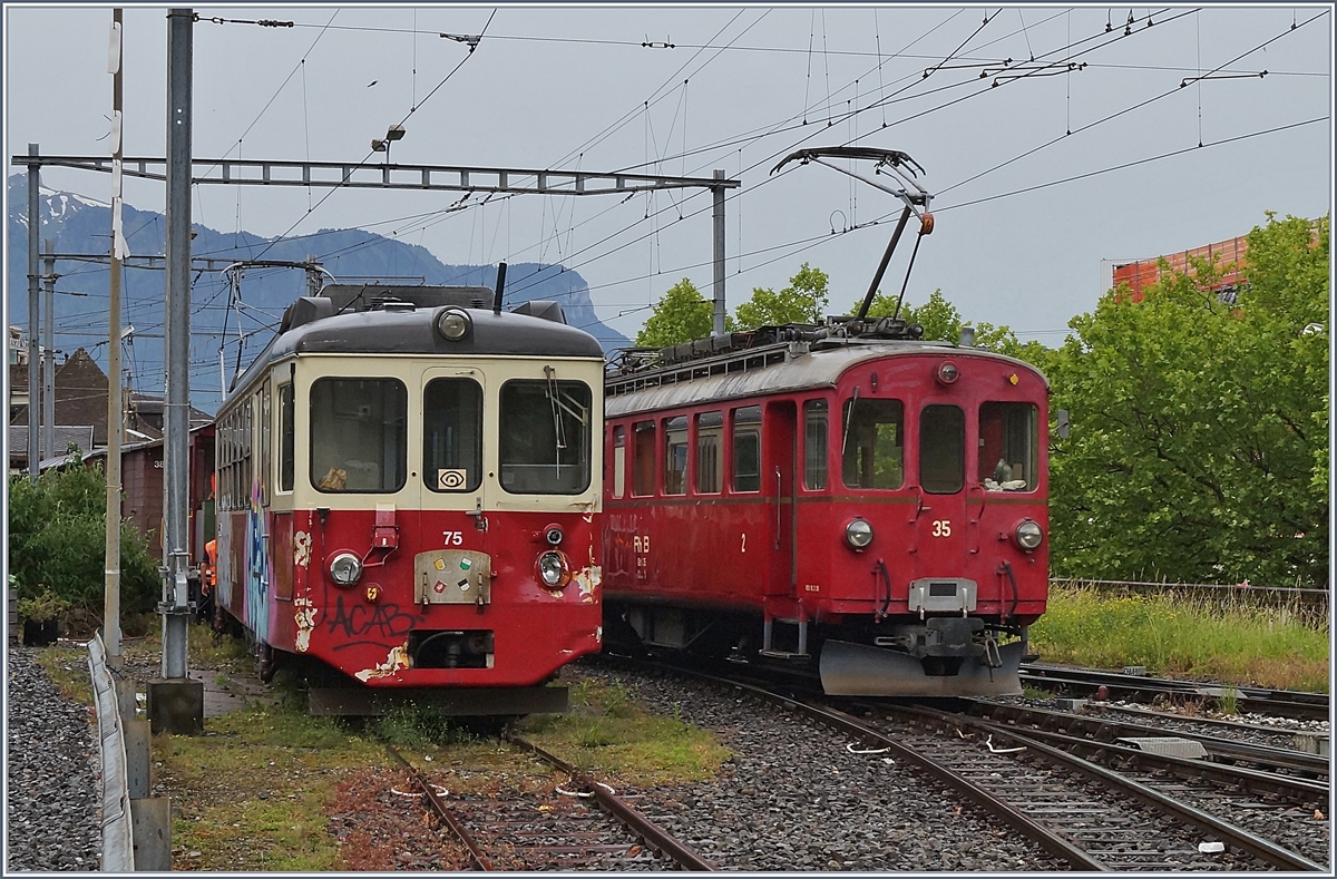 Wie heute erfahren, wurde leider nicht nur die FO HG 3/4 in Vevey verladen, sondern auch der CEV BDeh 2/4 N° 75; Reiseziel unbekannt...
Somit wird dies wohl eines der letzen Bilder sein, welche einen de Jahrelang die CEV prägende A7 zeigt.
Somit ist hier nicht der CEV BDeh 2/4 Motiv ergänzend, sondern diese Rolle komme dem RhB 4/4 35.
Vevey, den 28. Mai 2018

