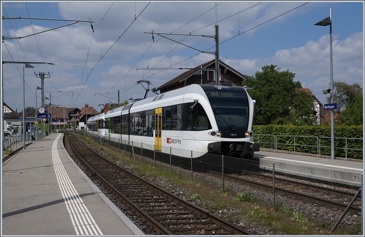 Wie im Jura, so sind auch auf der  Seeline  Betonfahrleitungsmaste zu finden, wie z.B in Berlingen. 
23. April 2017