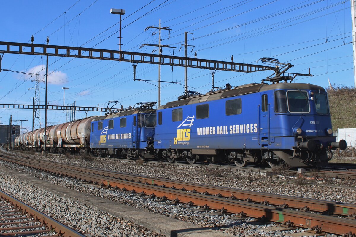WRS 430 115 zieht ein Kerosinenbomber durch Pratteln nach Zürich Flughafen am 13 Februar 2024.