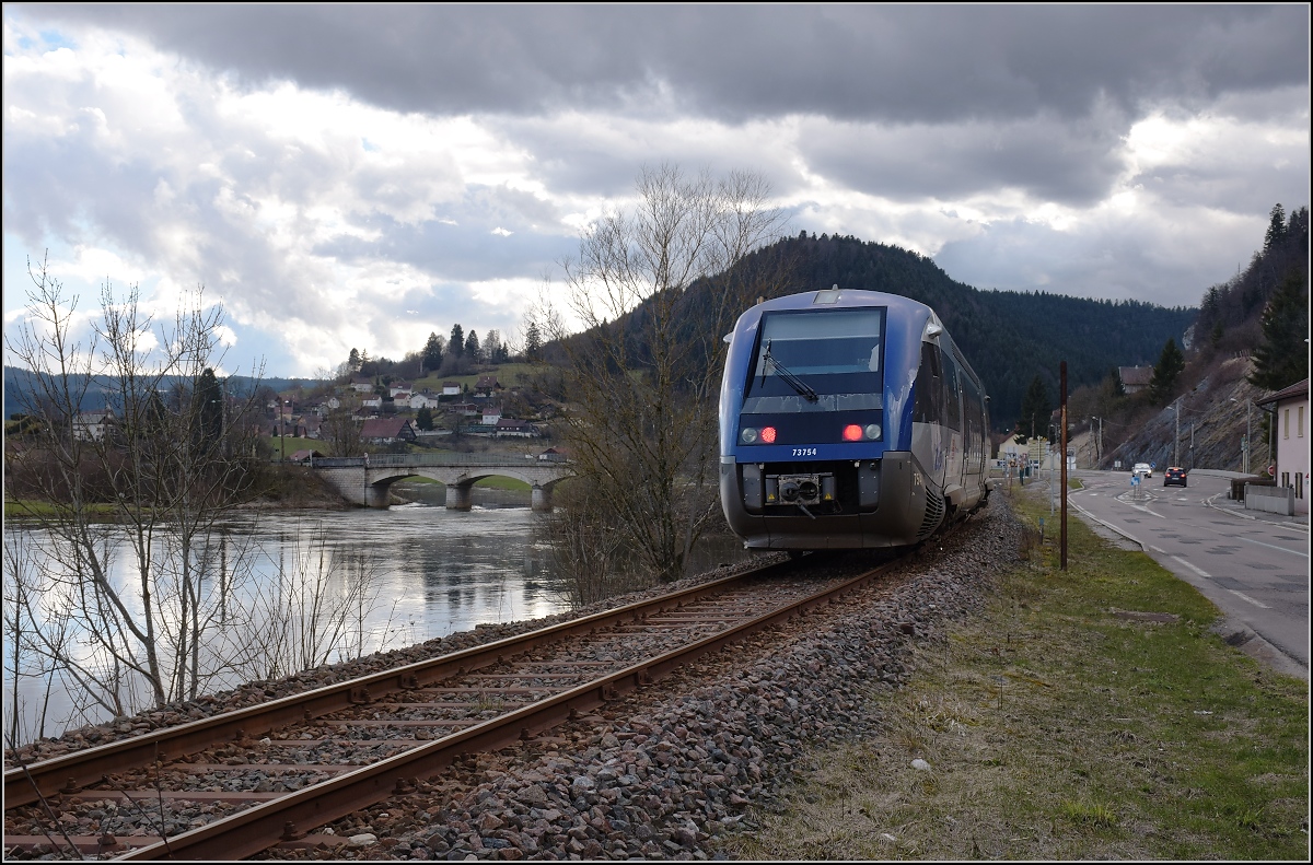 X 73754 am Doubs bei Grand’Combe-Châteleu. April 2018.