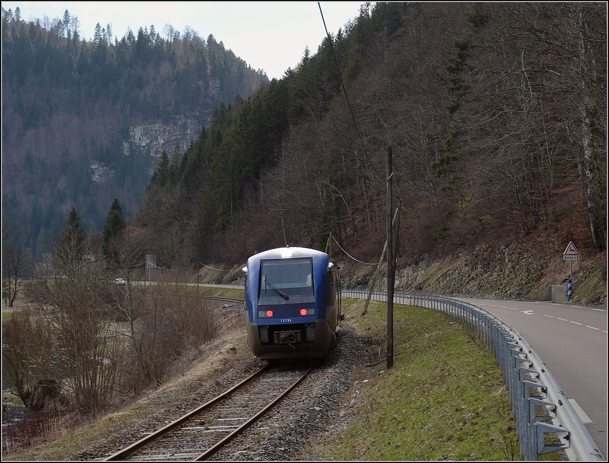 X 73755 im Doubstal zwischen Grand’Combe-Châteleu und La Colombière. April 2018.