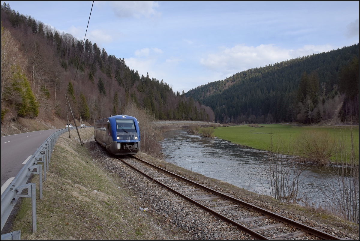 X 73755 im Doubstal zwischen Grand’Combe-Châteleu und La Colombière. April 2018.