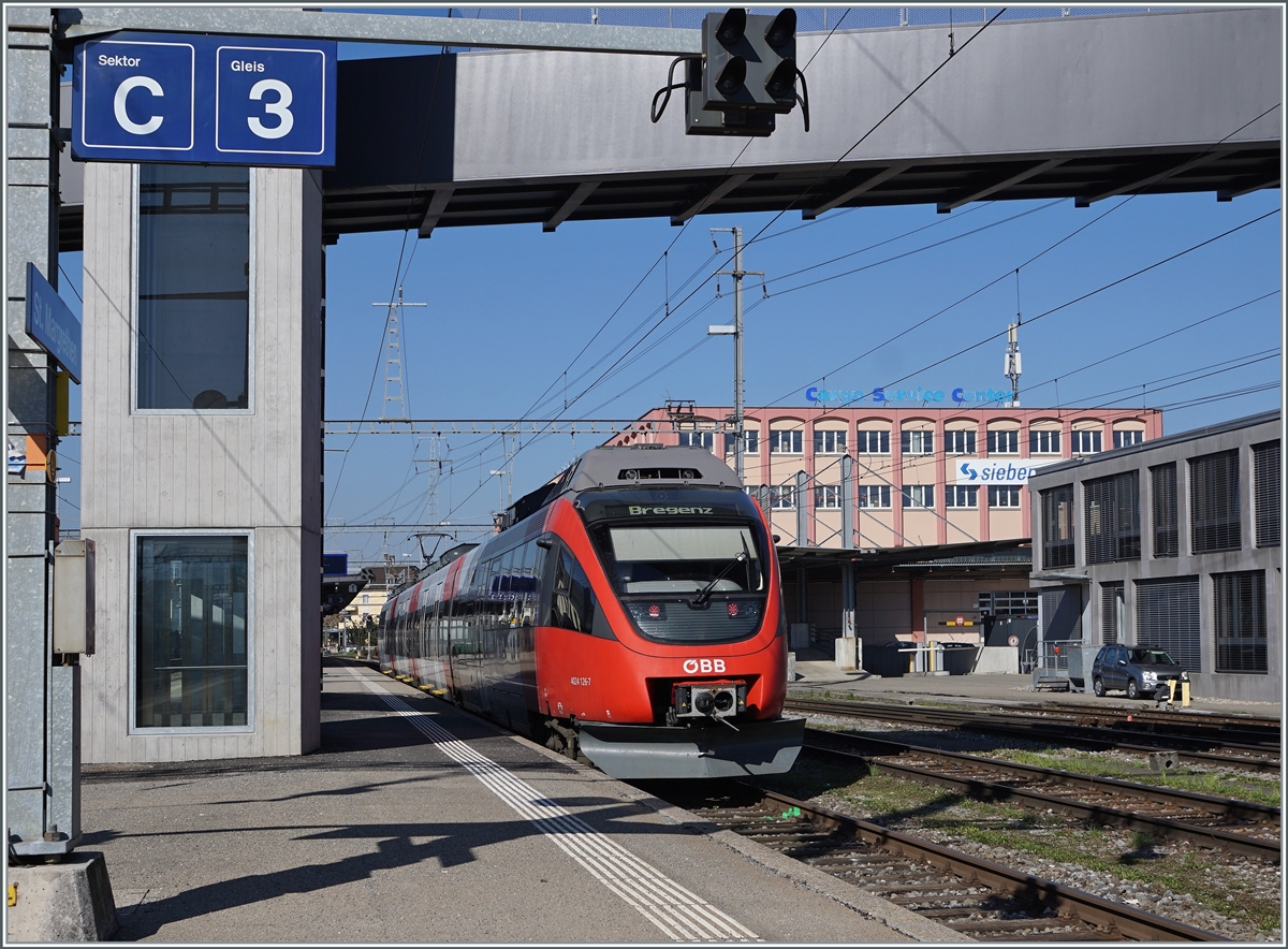 Zitat:  Nicht trivial für den Fotografen, während der Coronakrise Fotos im jeweiligen Nachbarland zu schiessen, aber auch nicht völlig unmöglich.  (Zitat Ende) , meint Olli, und da gebe ich ihm recht; als weitere Lösung bietet es sich an die  ausländischen  Fahrzeuge im eigenen Land zu fotografieren. Hier drei Beispiele: Der ÖBB ET 4024 126-7 wartet in St. Margrethen auf die Abfahrt nach Bregenz.

24. März 2021