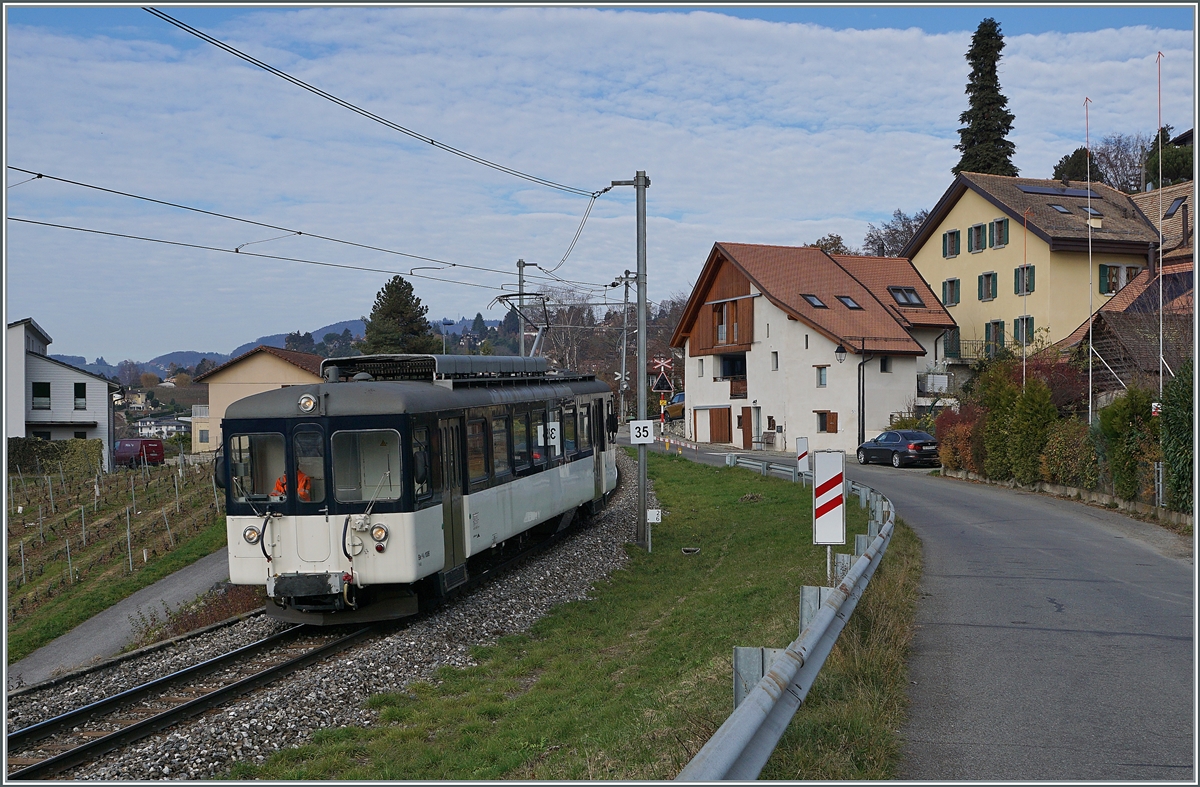 Zu meiner Überraschung und Freude war der MOB Be 4/4 1006 (ex Bipperlisi) als Regionalzug 2325 von Fontanivent nach Montreux unterwegs und konnte dank dem etwas abgedunkelten Licht bei Planchamp nur am Vormittag zu nutzenden Fotostelle aus abgelichtet werden. 23. November 2020