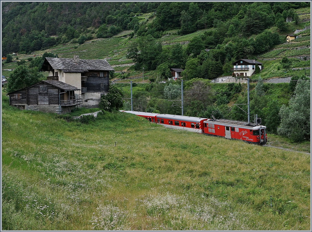 Zu meiner �berraschung wurde der R 328 von Zermatt nach Fiesch, hier bei Milachru, vom Deh 4/4 22 gef�hrt. 

14. Juni 2019