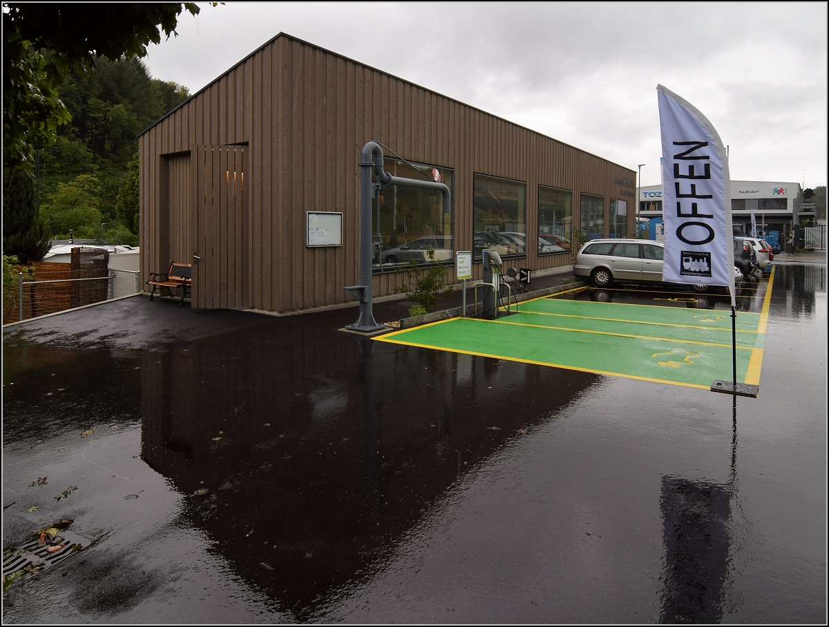 Zu Stefans Bildern vom Waldenburgerli. Hier rein wurde die kleine Lok Gedeon Thommen eingemauert. Wie gesagt zumindest liebevoll inszeniert. Talhaus, Juli 2019.