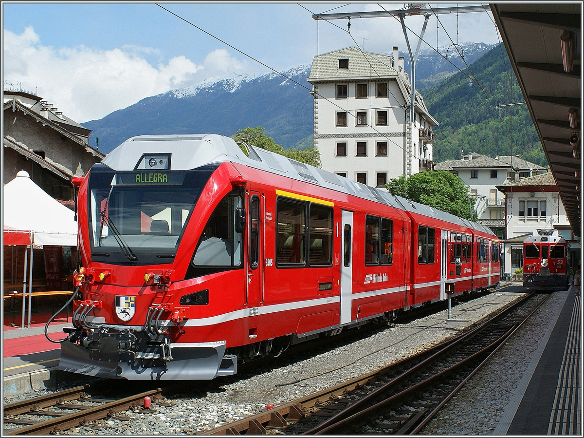 Zum Fest  100 Jahre Bernina Bahn  ist ein nagelneuer Allegra nach Tirano gereist. 
8. Mai 2010