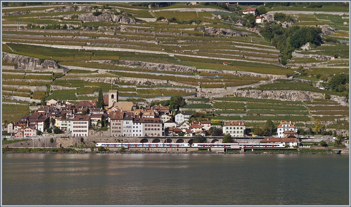 Zwei SBB FLIRT RABe 523 beim Halt in St-Saphorin. 

1. Okt. 2019