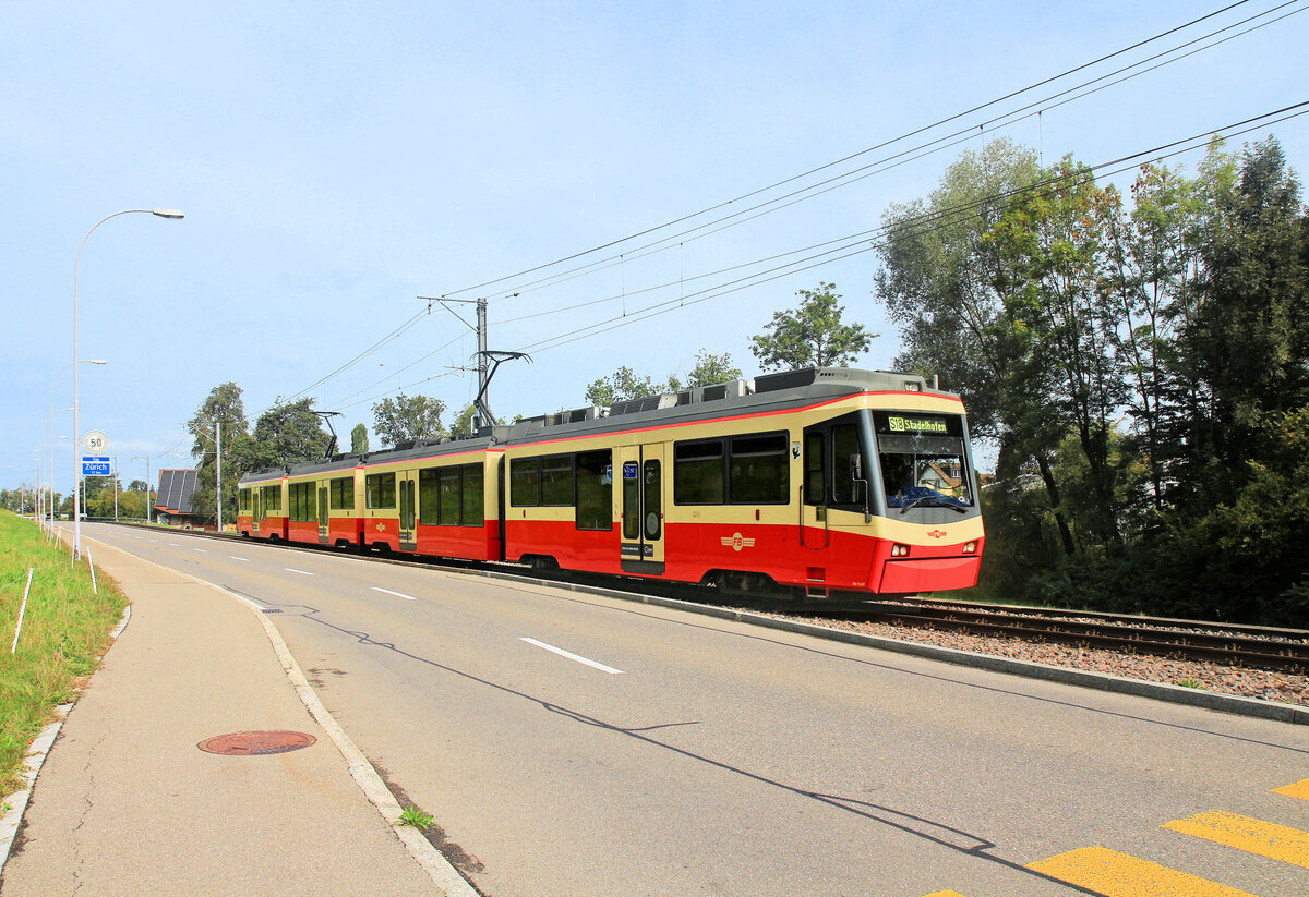 Zwei  Tango-Vorläufer  Zweier-Einheiten der Forchbahn (64 und 67) Rücken zu Rücken oberhalb Esslingen. 24.September 2020 