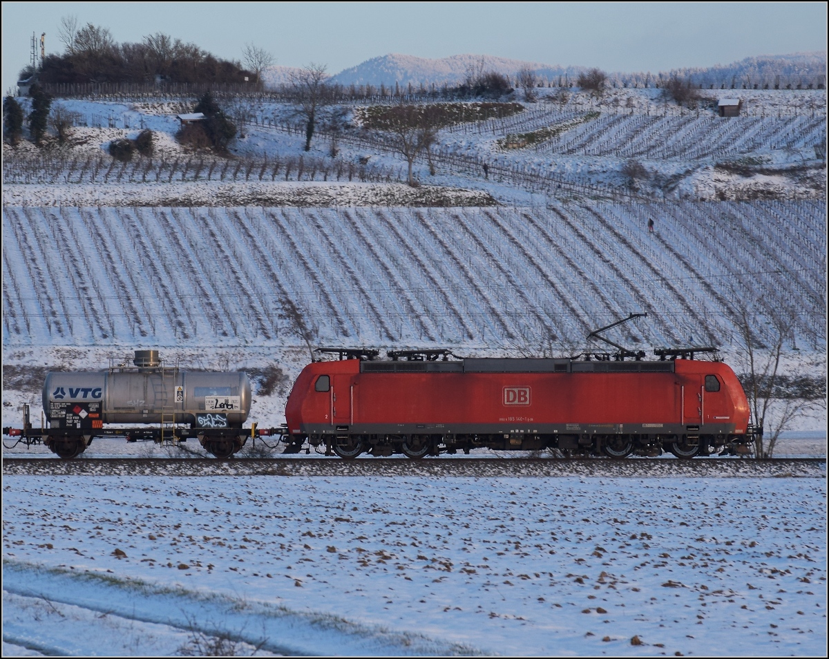 Zwischen Belchensystem und Blauendreieck. 

185 140 Richtung Basel bei Buggingen. Februar 2021.
